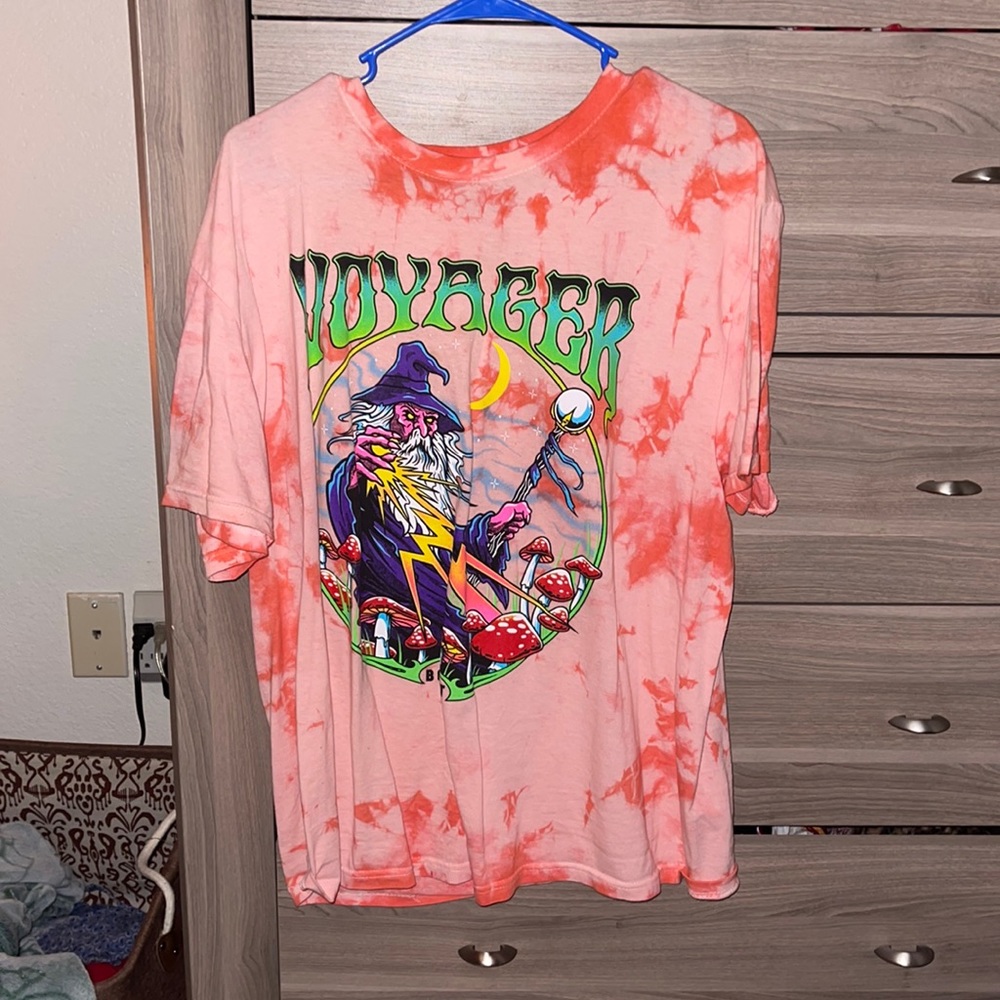 GRAPHIC TEE